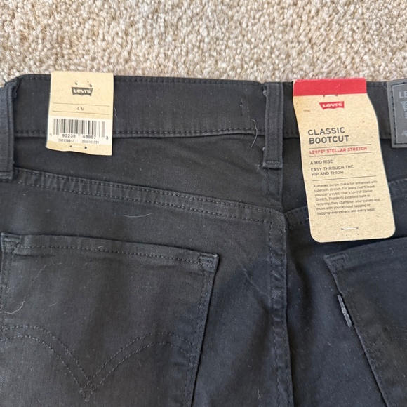 Women's Levi's jeans - Picture 4 of 7